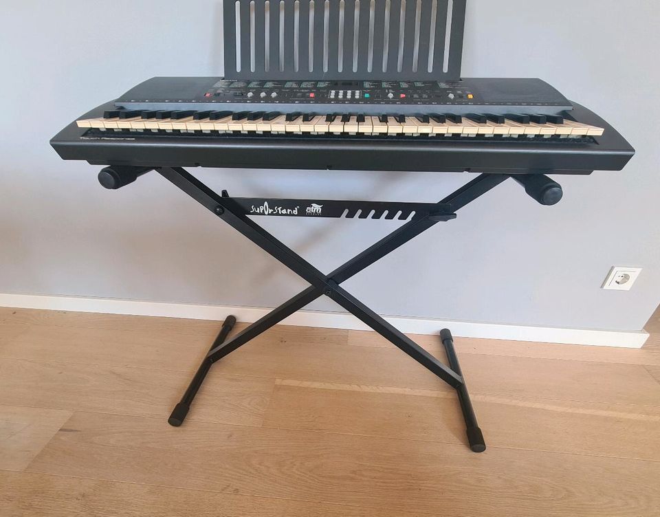 Yamaha PSR 300 Keyboard  inkl. Ständer in Düsseldorf