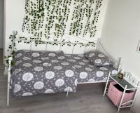 Mädchenbett/ Metallbett mit Nachttisch (Nur Abholung) Nordrhein-Westfalen - Hamm Vorschau