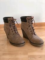 Neuwertige braun beige High Heel Boots / Stiefelette Hessen - Aßlar Vorschau