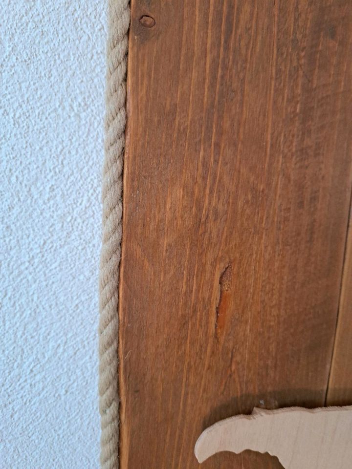 Selbstgebaute Weltkarte aus Holz/Planken/Tau in Dossenheim