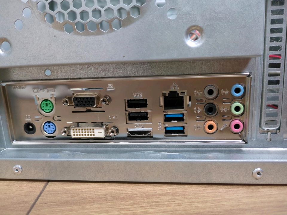 ASRock Q1900DC ITX Mainboard mit 4GB RAM im Gehäuse in Kaltenkirchen