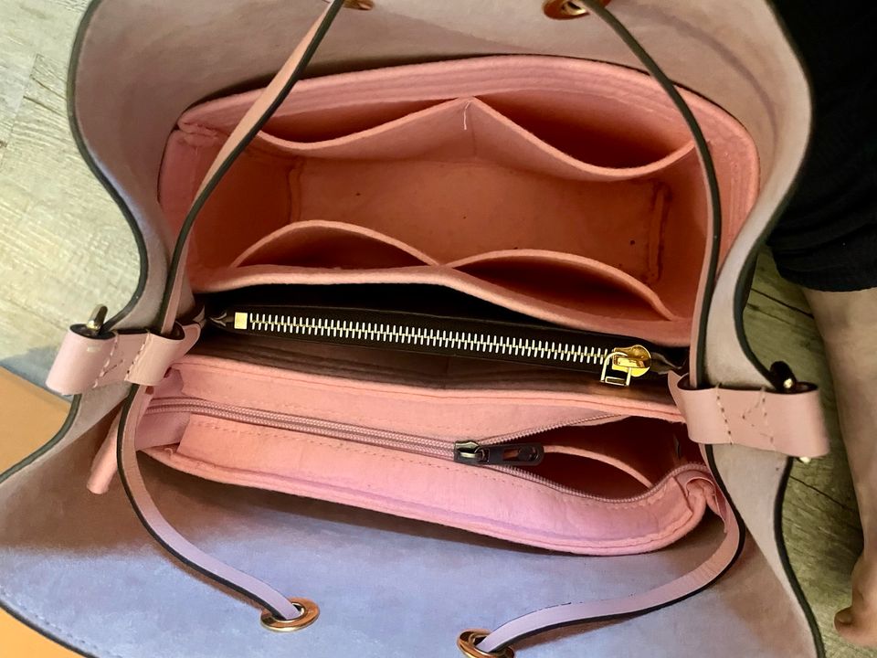 Louis Vuitton Neonoe rosa in Tangstedt 