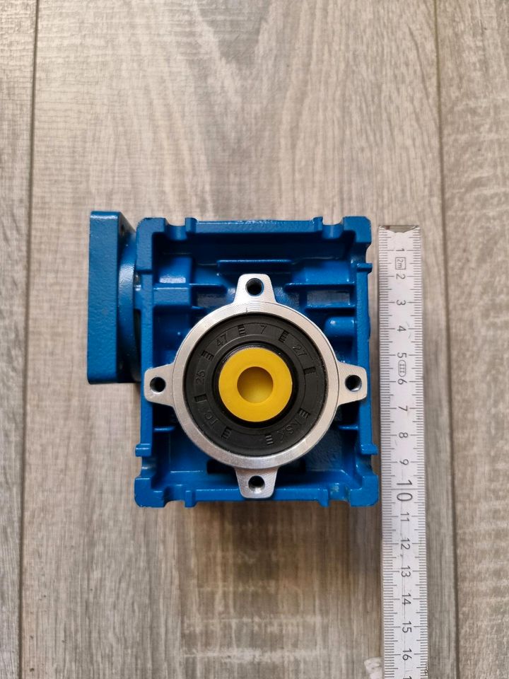 Schneckengetriebe NMRV30 Verhältnis 1:60 Untersetzung in Aalen