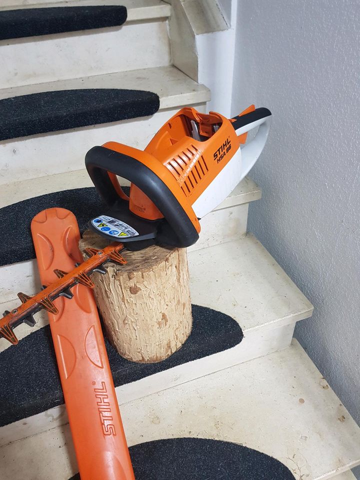 Stihl HSA 86 Akku Heckenschere Baumschere TOP in Emmerzhausen