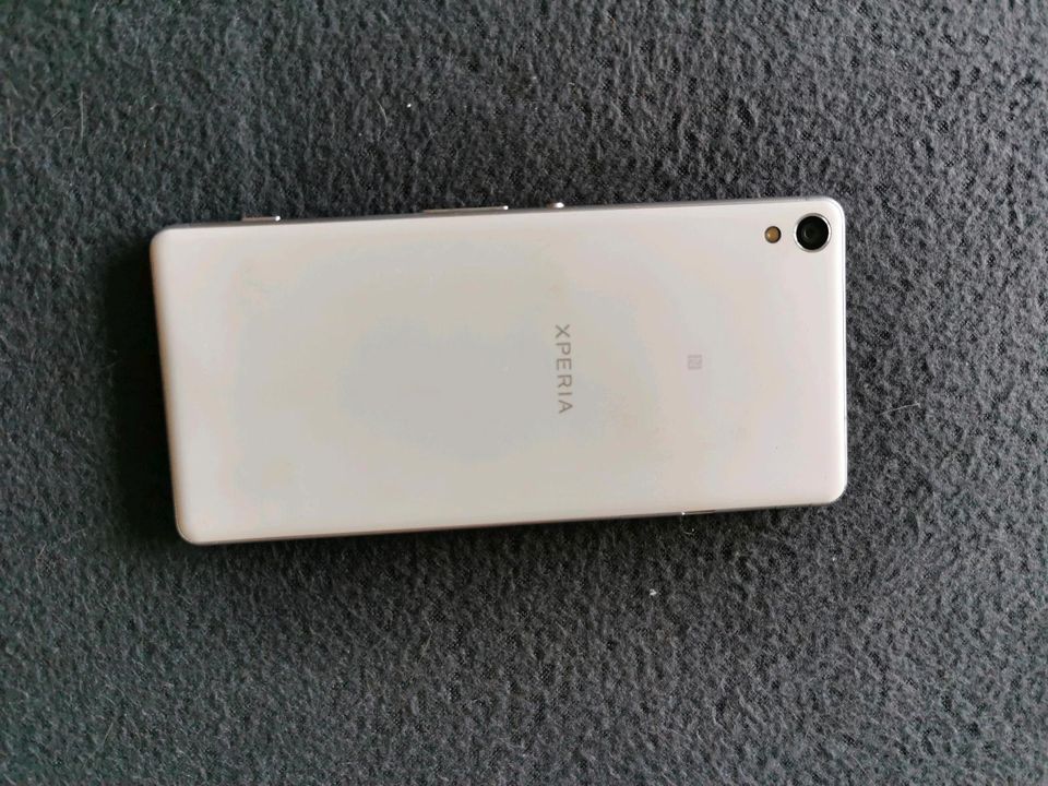 Sony Xperia XA weiß in Kamenz