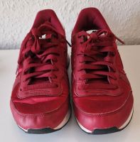 Retro Nike Sneaker, Gr. 40 in rot und in schwarz Nordrhein-Westfalen - Gelsenkirchen Vorschau