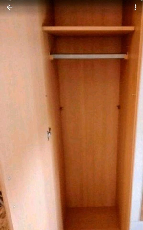 3 türiger Kinderzimmer Kleiderschrank mit Spiegel in Neuss