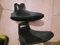 Aquaschuhe Tauchschuhe gr.43/44 in schwarz Hessen - Glashütten Vorschau