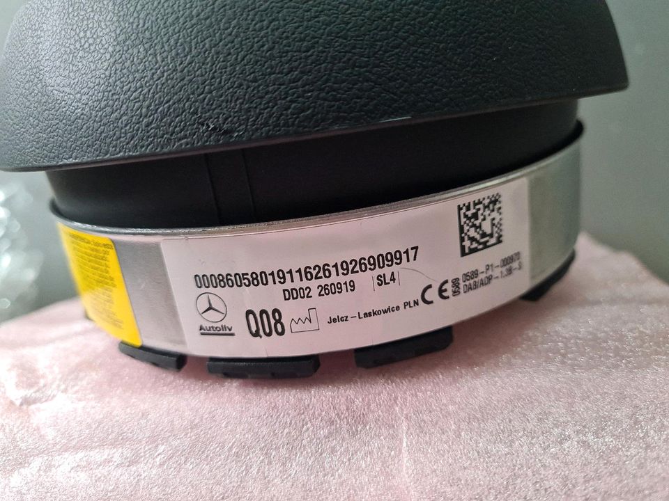 Mercedes Benz W213 W238 CLS W257 W177 W118 Airbag A0008605101 in Essen