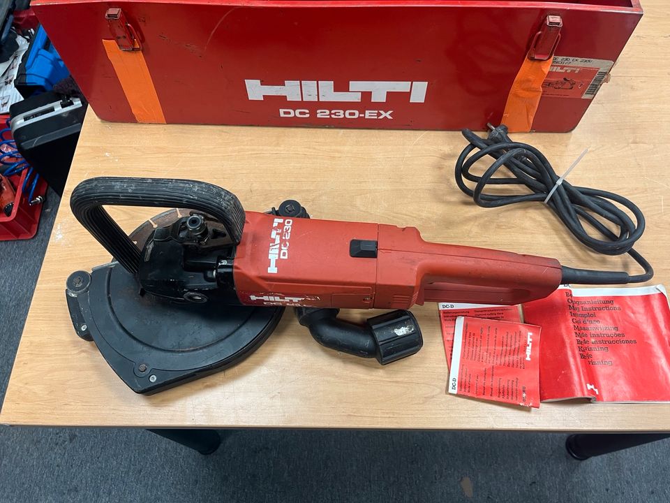 Hilti DC 230 Mauernutfräse mit Abzugshaube+Neue Diamantscheibe in Berlin