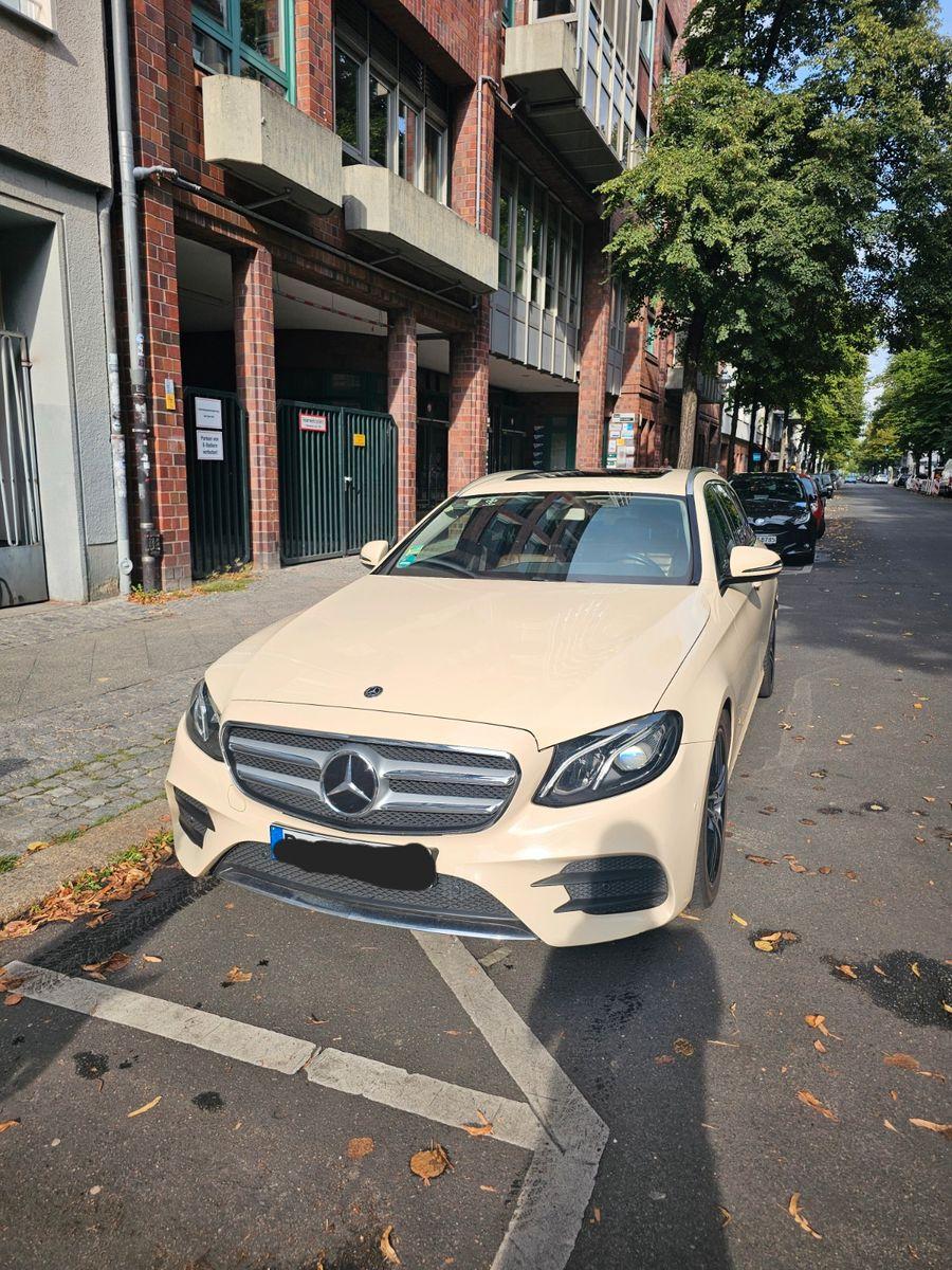 Abbildung des Autos Mercedes-Benz 220 E 220 …