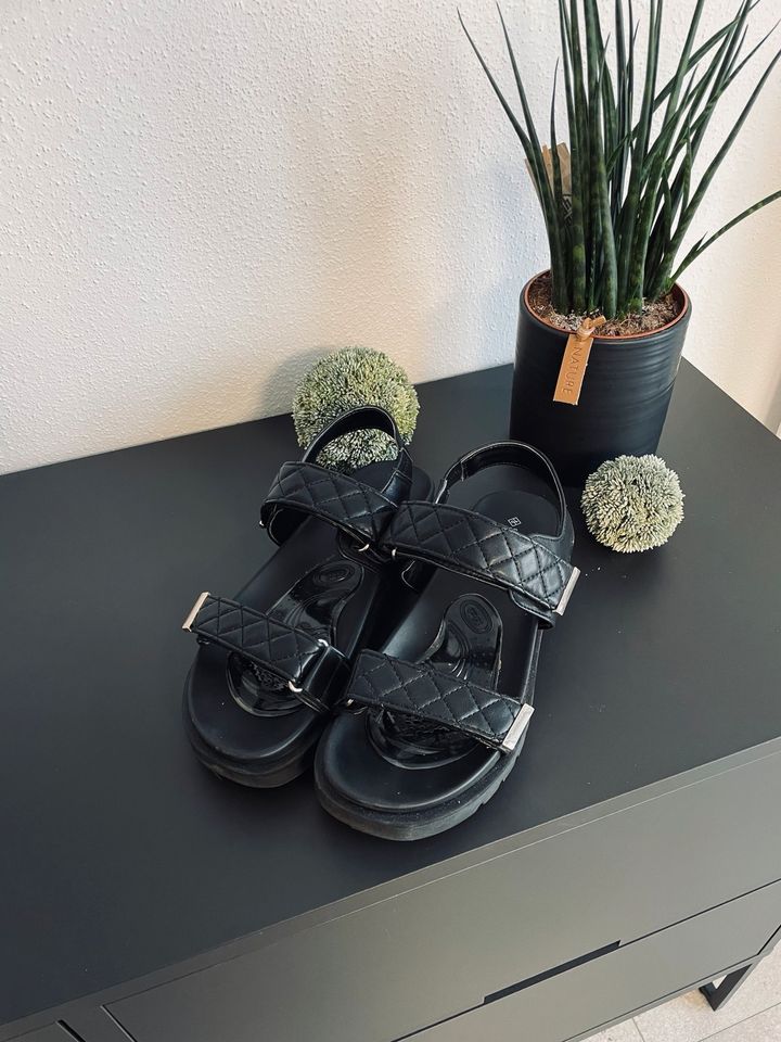 Call it Spring Sandalen Zalando 39 schwarz Plateau Daddy hm schuh in Bayern  - Aichach | eBay Kleinanzeigen ist jetzt Kleinanzeigen