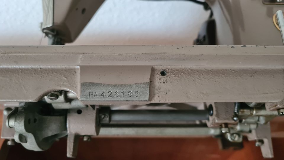 Elektrische Singer Nähmaschine 215G mit Nähmaschinenschrank in Aschaffenburg