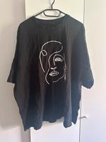 Schwarzes T-Shirt mit Aufdruck Pankow - Buch Vorschau