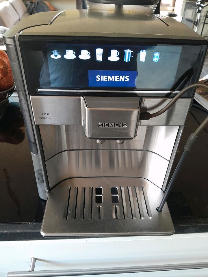 Siemens EQ 6 700 Kaffevollautomat in Oberzent