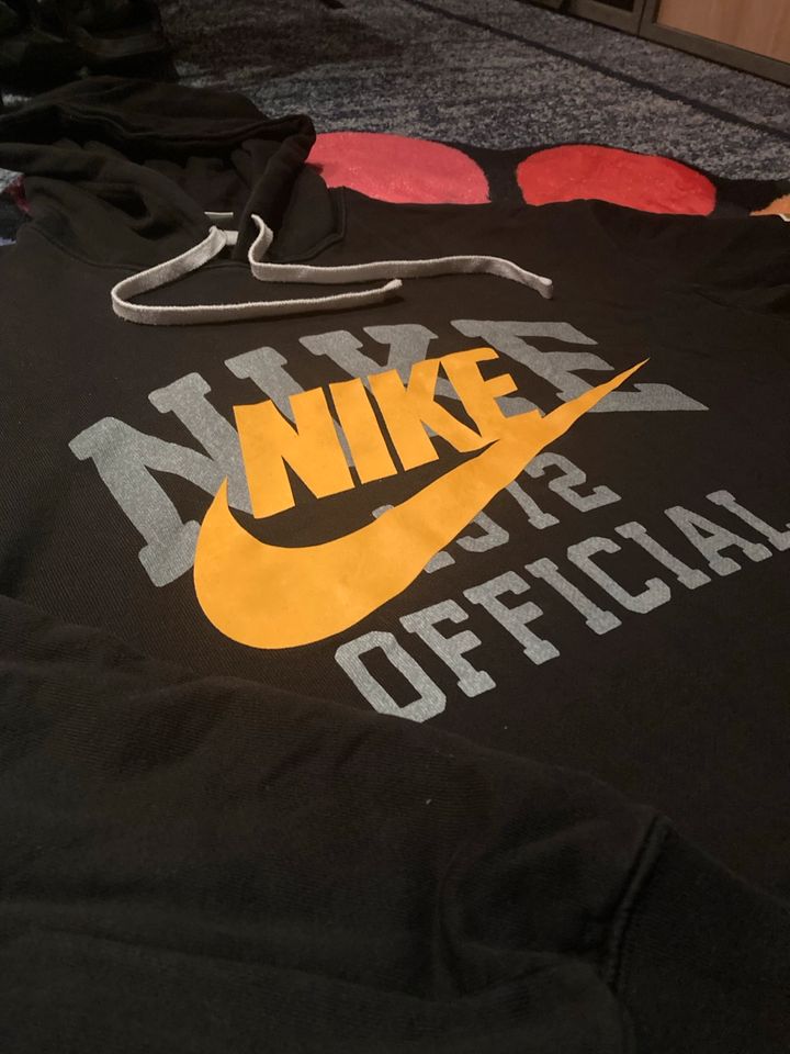 Nike Official Pullover gr.M schwarz in Remscheid