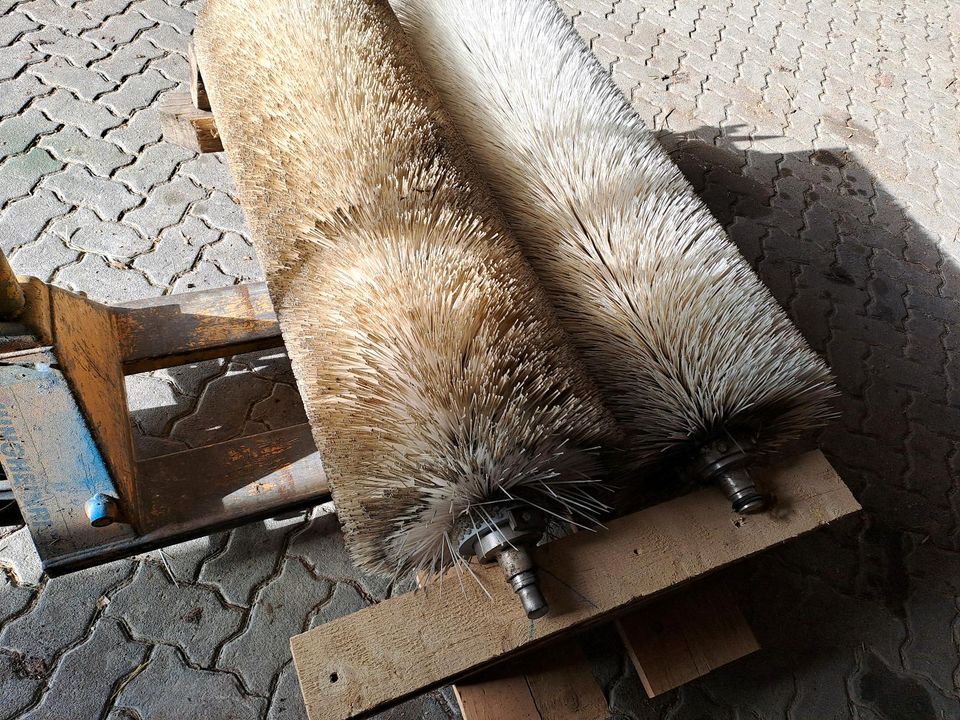 Bürsten / Besen zum Basteln  einer Kehrmaschine in Bad Rodach