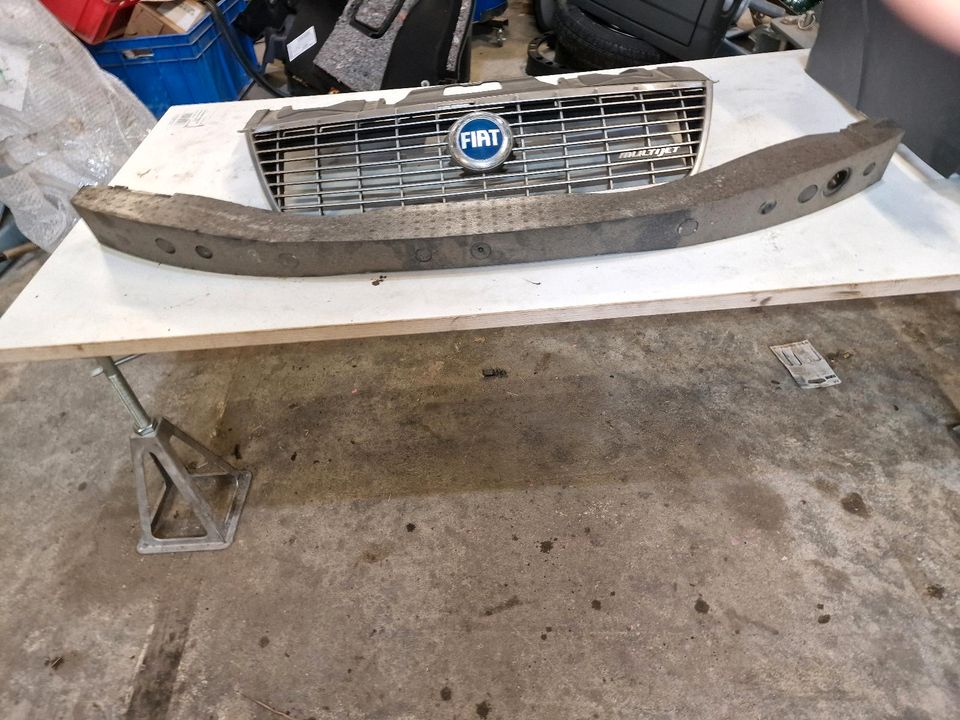 Fiat croma Kühlergrill / Mittelkonsole in Alpenrod