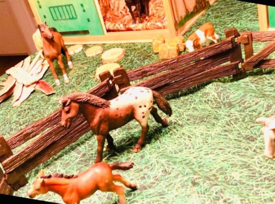 Schleich Figuren ( Pferde), Stall und Koppel (2) in Bielefeld