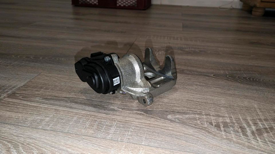 BMW F10 Bremssattel hinten in Lübbecke 