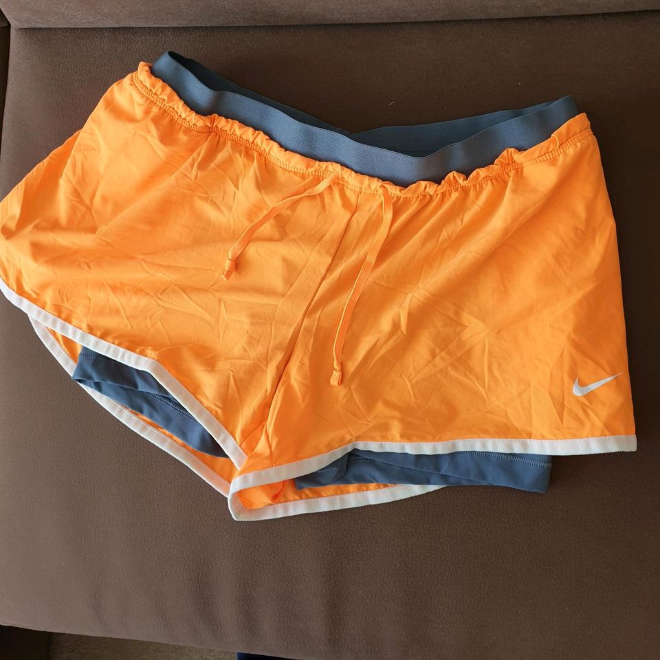 Nike Damen Sporthose Laufen Fitness Gr. M in Starnberg