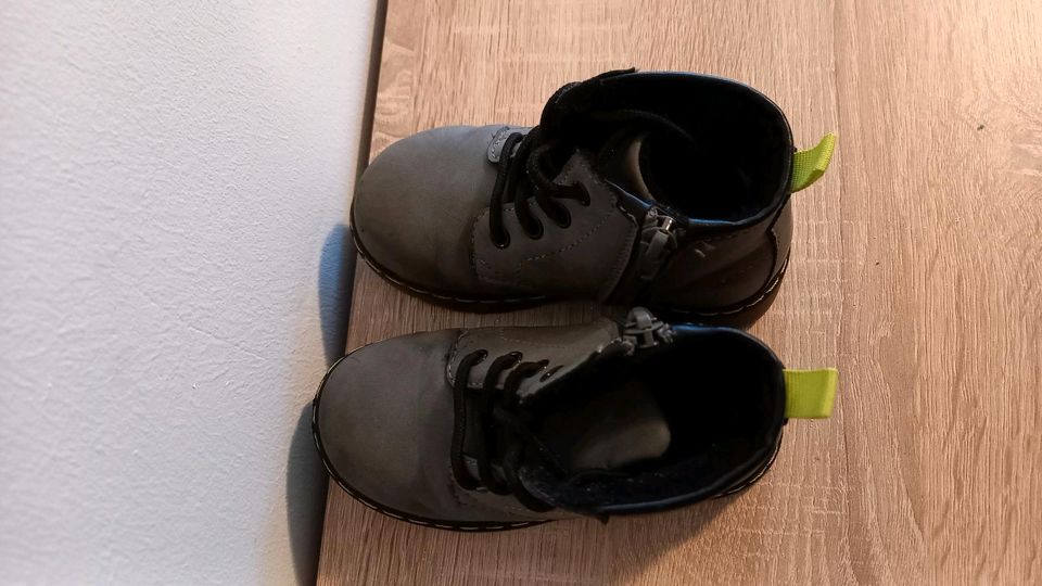 Kinderschuhe Größe 24 in Malchow