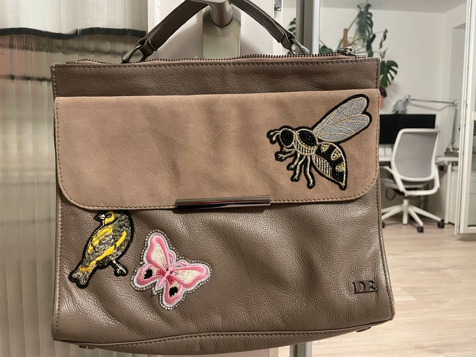 Handtasche Leder Beige Taupe in München - Schwabing-Freimann | eBay  Kleinanzeigen ist jetzt Kleinanzeigen