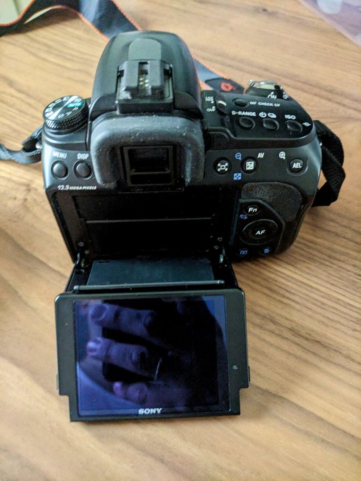 SONY DSLR-A500 Digitalkamera mit Zubehör in Hannover