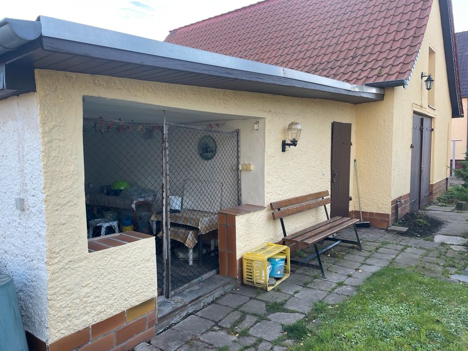 Doppelhaushälfte mit Nebengebäude und Garten in Halberstadt