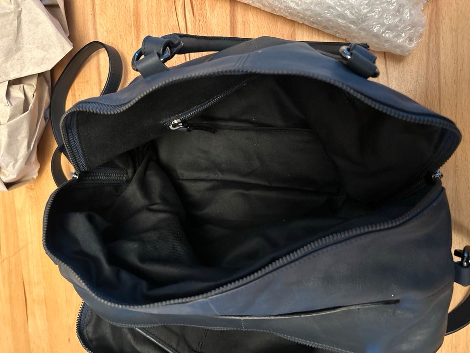 Strenesse Damenhandtasche dunkelblau * NEU* in Kleinostheim