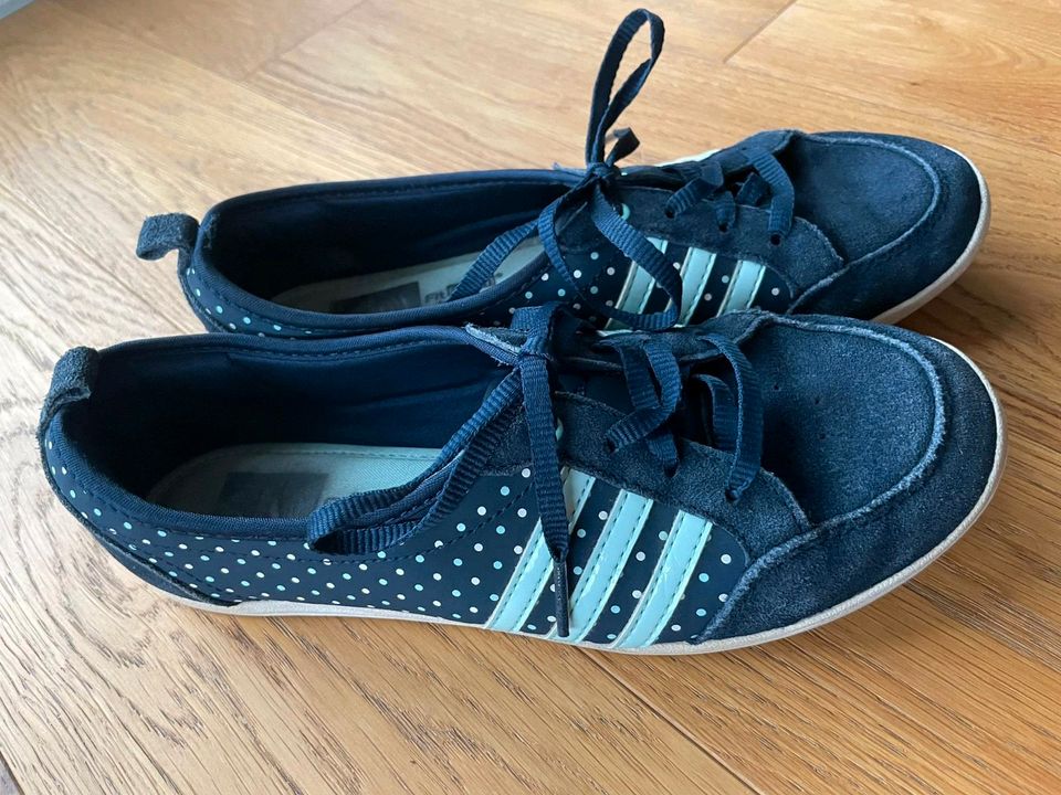 Adidas Neo Turnschuhe mit Gelsohle Größe 38 in Albstadt