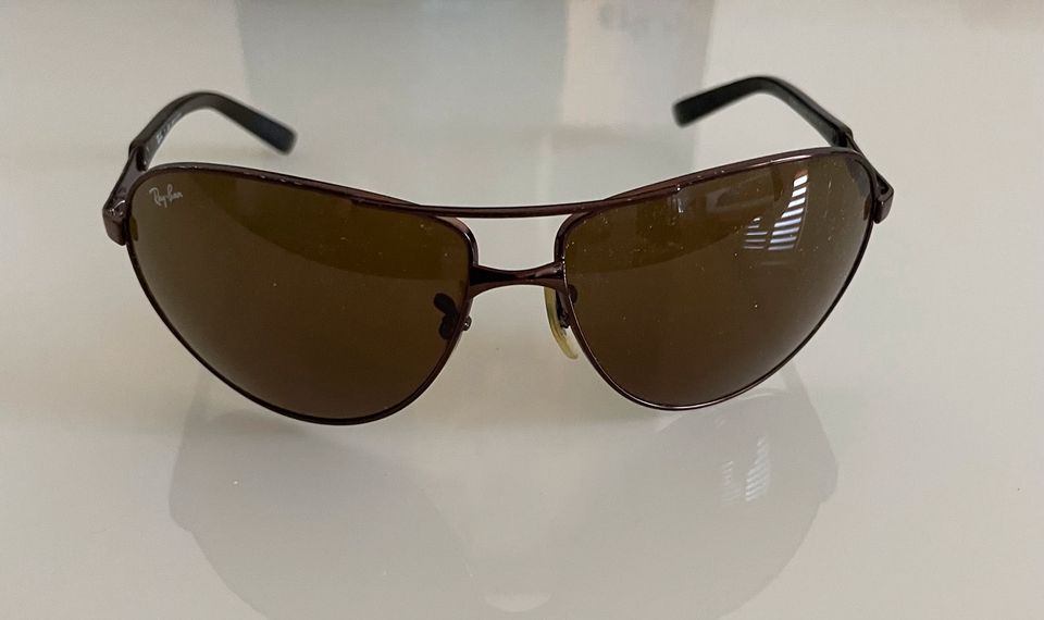 Gebrauchte Ray Ban Sonnenbrille, Braun, mit Gebrauchsspuren in Berlin