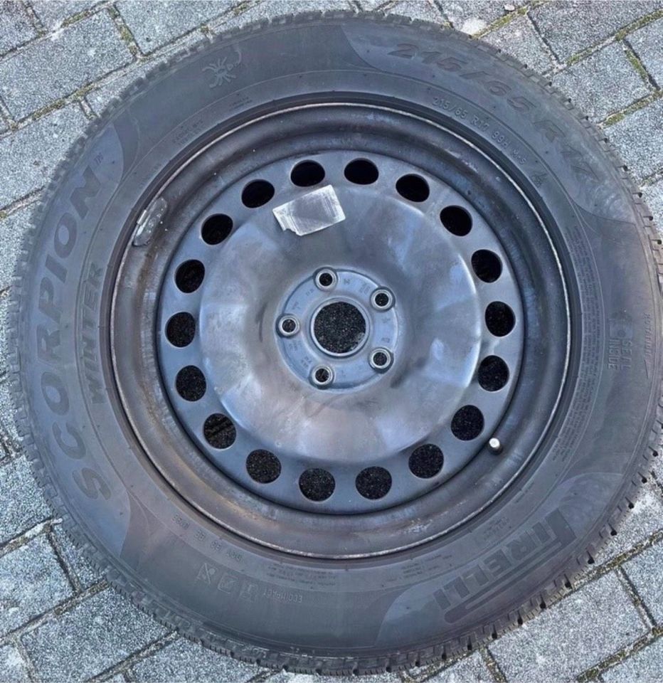 Winterräder 17 Zoll (215/65/R17 H99 der Marke PIrelli) in Weißwasser