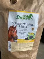 Stiefel Schwarzkümmel Pellet Pferd Futter atemweg und Immunsystem Nordrhein-Westfalen - Baesweiler Vorschau
