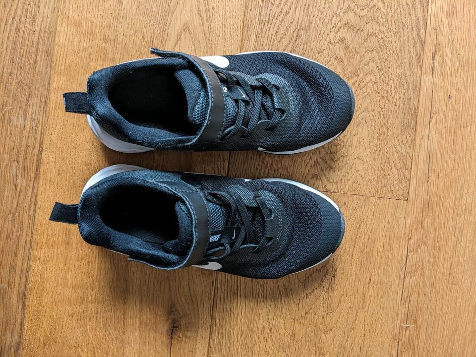 WIE NEU Nike running Kinderschuhe Sneakers Größe 29,5 in Heiligenroth