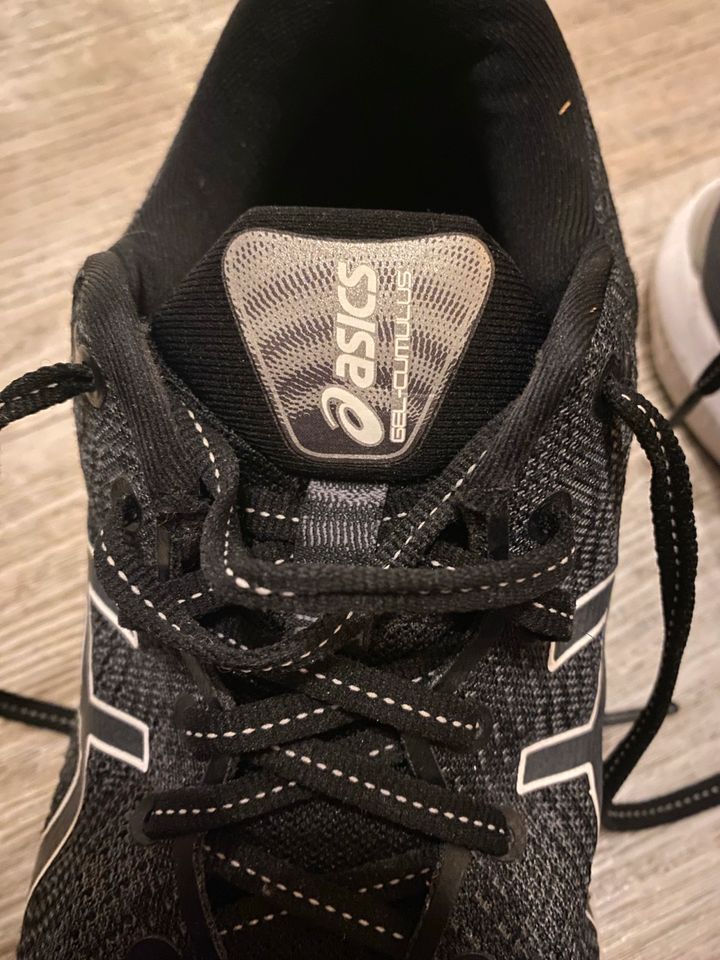 Laufschuhe Asics Gr. 40,5 wie neu in Dischingen