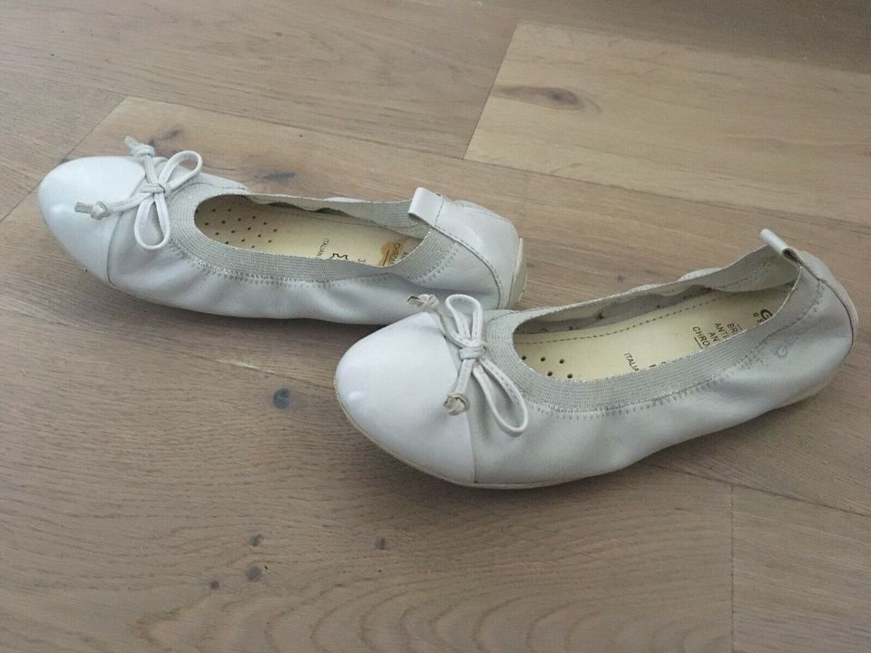 Gut erhaltene Ballerinas GEOX Gr. 32 in Artlenburg