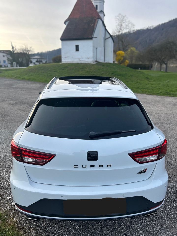 Seat Leon Cupra ST 2.0 TSI Black Line *8 Fach Bereift* in Passau