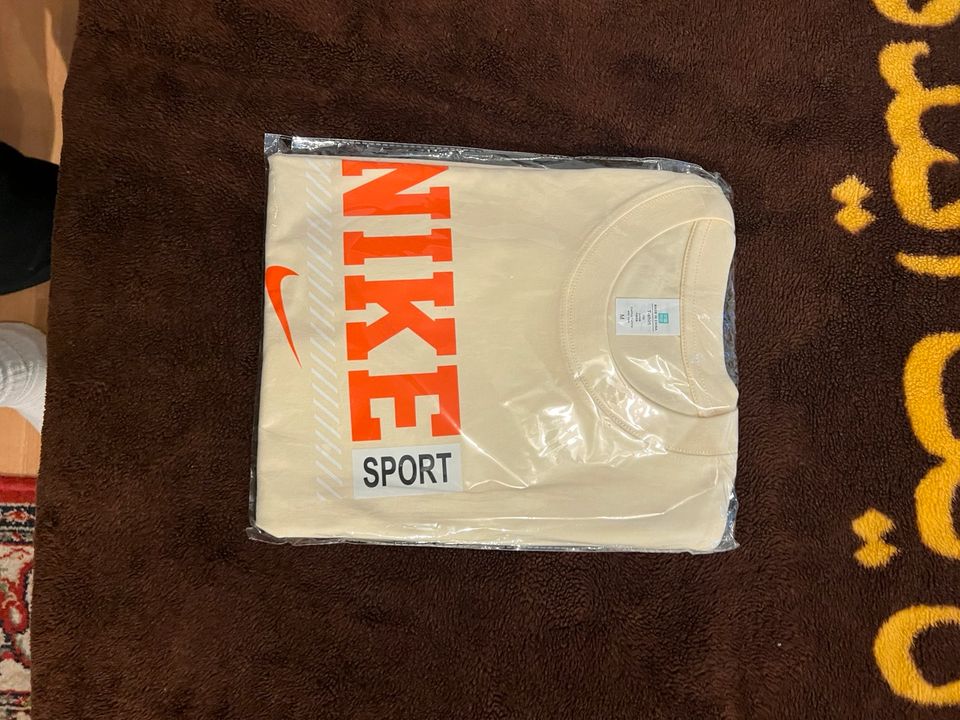 Nike tschirt in Döbeln