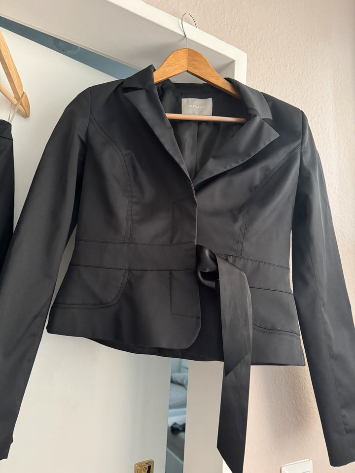 Damen elegant Anzug Set Blazer mit Rock in Hamburg