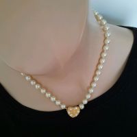 Kurze vintage Perlenkette mit Herz Magnet-Verschluß Strass Nordrhein-Westfalen - Leverkusen Vorschau