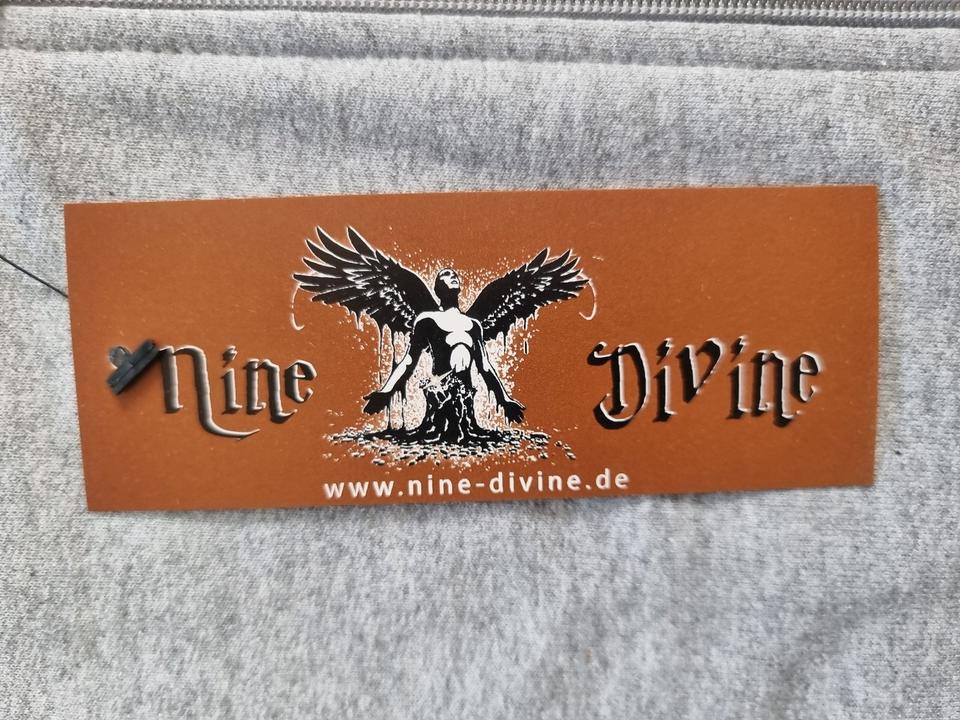Hoodie von Nine Devine (Gr. 3XL) mit Aufdruck - Schlangen Tribal in Struvenhütten