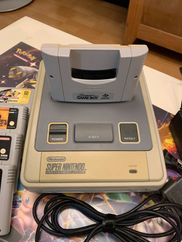 Super Nintendo snes mit 4 spielen und Game Boy Adapter in Eitorf