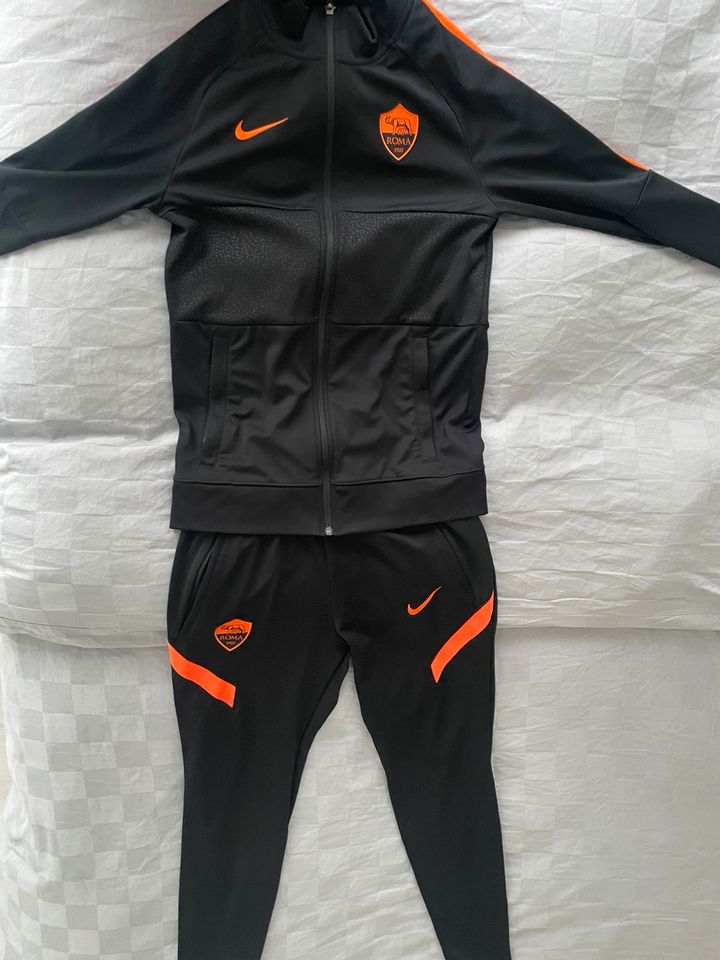 As Roma Nike Trainingsanzug (Jacke und Hose) Größe S in Frankfurt am Main