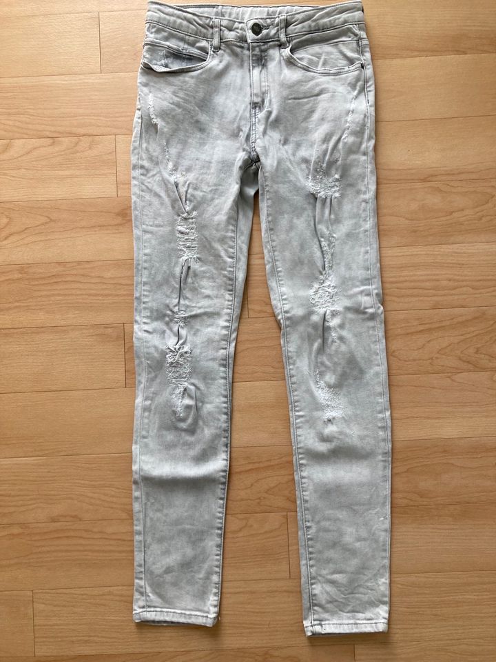 Zara Kids Jeans Hose Skinny hellgrau Used-Optik Gr. 164 in Uettingen