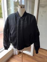 Air Jordan ** Damen Bomberjacke, schwarz, Gr.L, hoher Kaufpreis Hessen - Rüsselsheim Vorschau