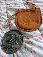 Medaille Assassins creed mit wildledertasche / Merchandise Mecklenburg-Vorpommern - Stralsund Vorschau