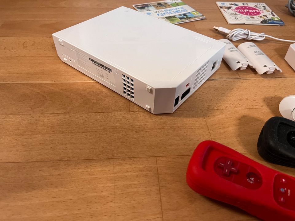 Nintendo Wii Konsole mit 3 Spiele und Zubehör in Hamburg