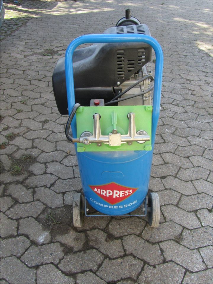 Kompressor HL 360-50 8 bar 2.5 PS/1.8 kW 231 l/min 50 l DEFEKT in Eime