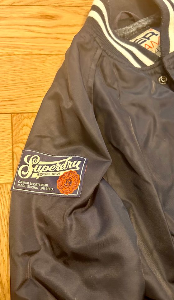 Superdry Jacke in Ismaning